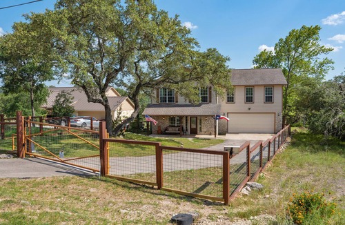 Canyon Lake House | Amazing lakefront on Canyon Lake in Hill Country. Giant backyard! Extra beds!