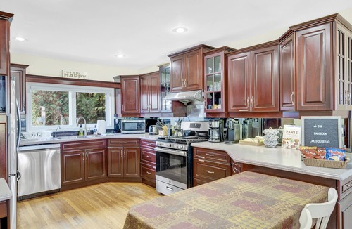 Jordan Harbour House | Amazing LakeHouse with Hot Tub