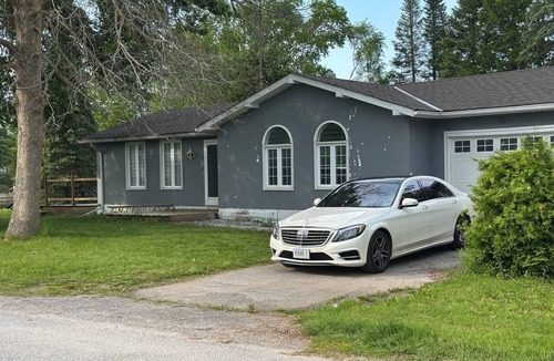 Lagoon City Cottage | Amazing Lakeside Cottage in the Venice of Ontario-Lagoon City