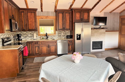 Potosi House | Amazing lakeview Spring Lake Tree House #2 "LoveLight" w/hot tub
