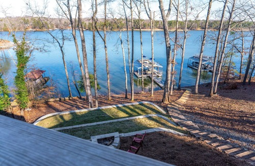 Gainesville House | AMAZING LAKEVIEWS! Beautifully decorated 4 bdm waterfront home with 2-story dock