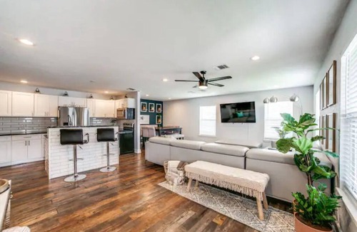 Nevada Street House | Amazing Layout! Alamodome & 5min to Riverwalk & family friendly