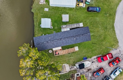 Plantation Island House | Amazing little fishing cabin on the water with a boat ramp in Everglades City