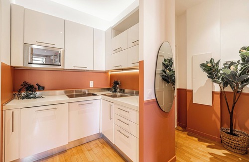 Musicians Quarter Apartment | Amazing location, Beach 3 min, 2BR, AC, Elevator