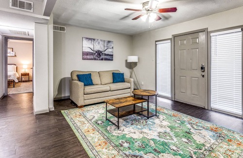 Fort Worth Cultural District Apartment | Amazing Location + Comfy Bed + FAST WIFI + 1B1B
