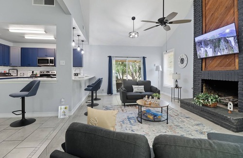 North San Antonio - SAT House | Amazing luxe home with Heated Pool, Jacuzzi, Fire Pit, near Airport & Sea World