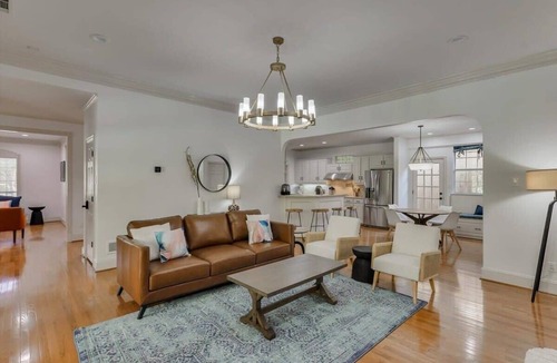 Richardson House | Amazing Luxury 5 Bedrooms Home with Private Pool