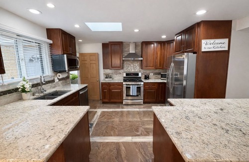 Northbrook House | Amazing Mid-Term Rental Entire Home In Glenview