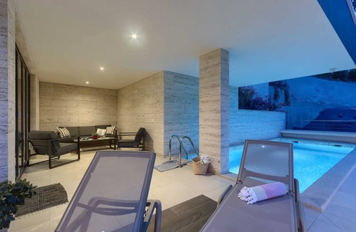 Icici Villa | Amazing modern 3-BR villa with heated pool just above Icici Marina
