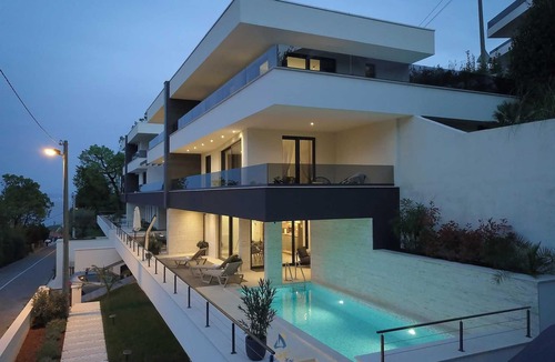 Icici Villa | Amazing modern 5-star villa with heated pool and jacuzzi just above Icici Marina
