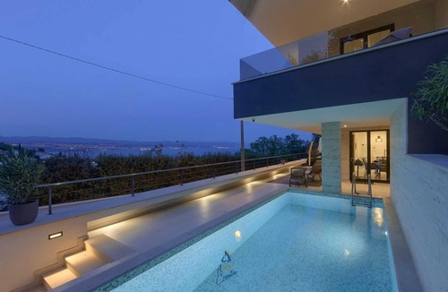 Icici Villa | Amazing modern 5-star villa with heated pool and jacuzzi just above Icici Marina