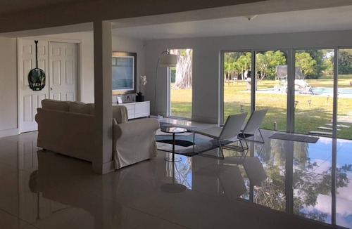 Miramar House | AMAZING MODERN/COUNTRY STYLE HOUSE, ALMOST 5 ACRES