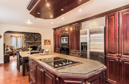 Cartierville Villa | Amazing Montreal 8BR Suites House, Parc Access, Waterview, SPA & Pool