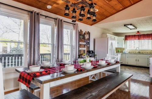 Sevierville Cabin | AMAZING Mountain Views Retreat | FirePit | Games | Upscale | HotTub | Sleeps 12
