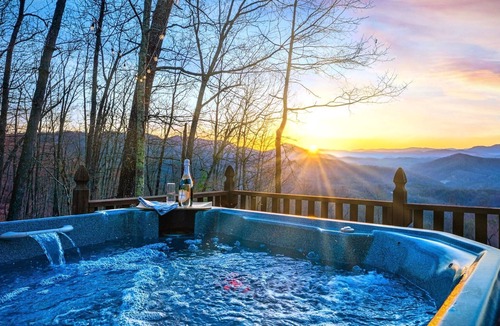 Sevierville Cabin | AMAZING Mountain Views Retreat | FirePit | Games | Upscale | HotTub | Sleeps 12