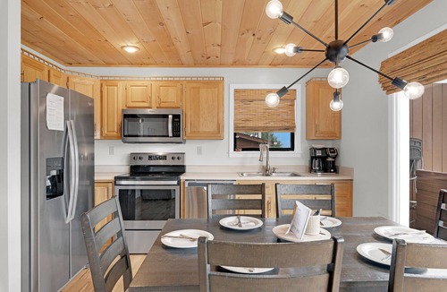 Chalet Village Ski Chalet | Amazing Mt.Leconte views/Firepit/Hot Tub
