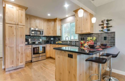 Cottonwood Heights Condo | Amazing Mtn Location *Hot Tub *Fireplace *Foosball