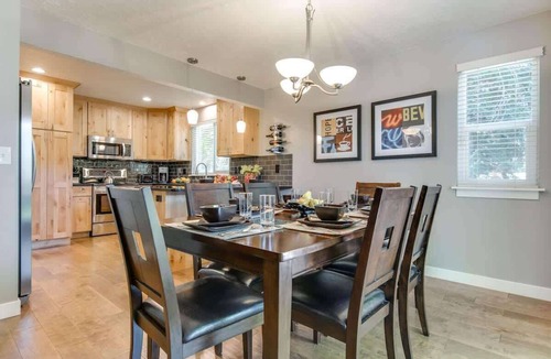 Cottonwood Heights Condo | Amazing Mtn Location *Hot Tub *Fireplace *Foosball