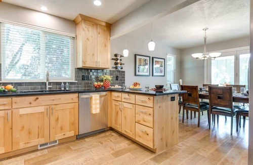 Cottonwood Heights Condo | Amazing Mtn Location *Hot Tub *Fireplace *Foosball