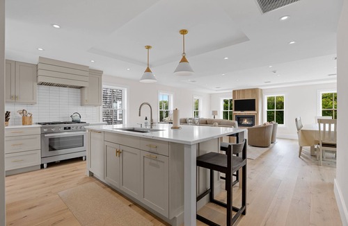 Chatham House | AMAZING NEW HOME, STEPS FROM LIGHTHOUSE BEACH!