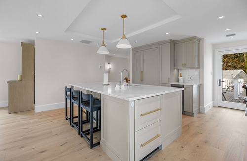 Chatham House | AMAZING NEW HOME, STEPS FROM LIGHTHOUSE BEACH!