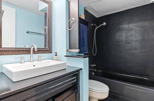 Knox - Henderson Apartment | Amazing Newly Renovated Apartment in the heart of Knox/Henderson