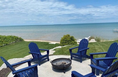 Pigeon House | Amazing North Shore Sandy Beach Front Home!