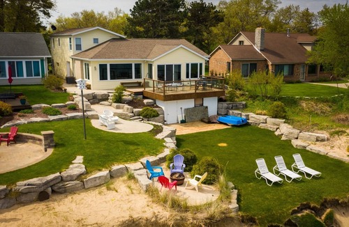 Pigeon House | Amazing North Shore Sandy Beach Front Home!