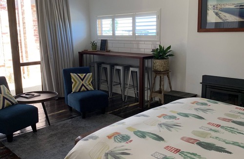 Port Noarlunga South Bed & Breakfast | Amazing Ocean Front Studio - Sunsets, Breakfast, Water