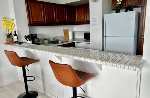 Hilo Condo | Amazing Ocean & Park Views - Pool & AC