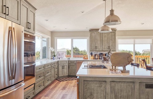 Long Beach House | Amazing Ocean View, Beachfront, Luxurious, Private (Calder)