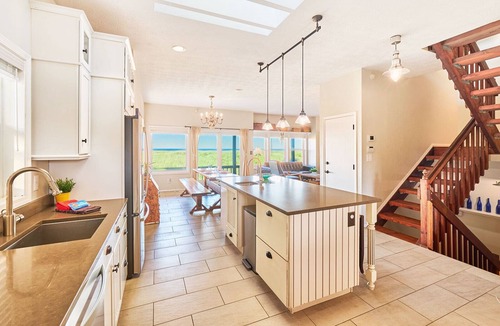 Ocean Park House | Amazing Ocean Views, Pets Ok, Beachfront, Xbox, 75" Theater (Weath)