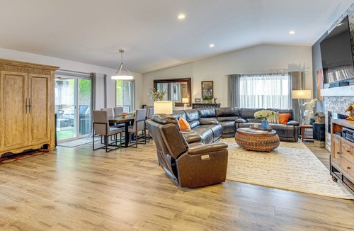 Silver Lake House | Amazing Outdoor Space! Everett Escape w/Hot Tub