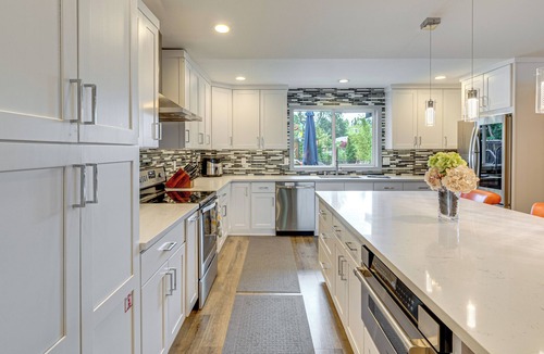 Silver Lake House | Amazing Outdoor Space! Everett Escape w/Hot Tub