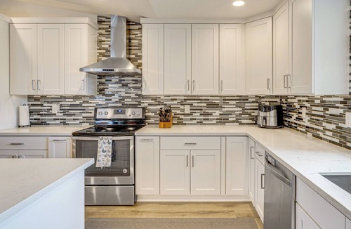 Silver Lake House | Amazing Outdoor Space! Everett Escape w/Hot Tub