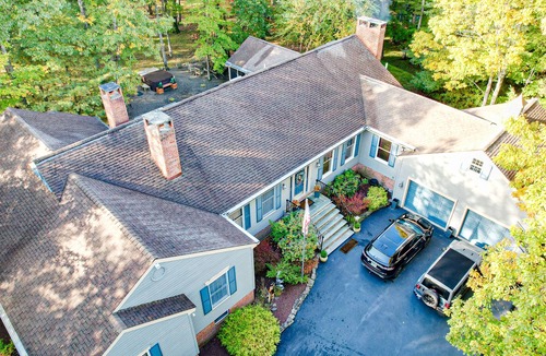 Greentown House | AMAZING PGA golf Estate getaway w/hot tub- 3 min drive to lake Wallenpaupack.