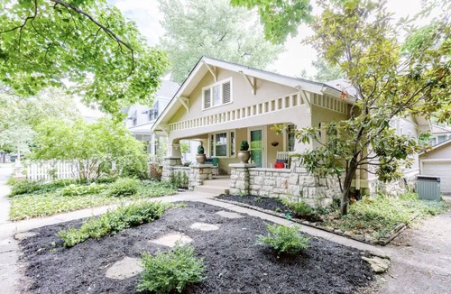 Countryside House | Amazing Plaza Location - Steps from new Whole Foods!