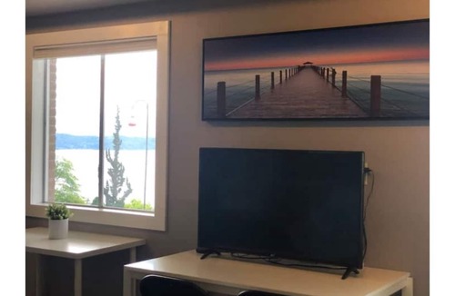 Three Tree Point Apartment | Amazing Puget Sound View House (Studio)