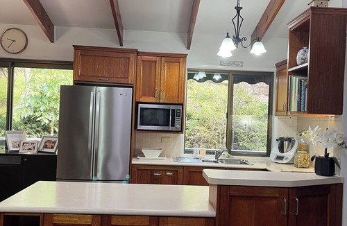 Eagle Heights Cabin | Amazing Rainforest Cottage