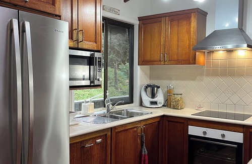 Eagle Heights Cabin | Amazing Rainforest Cottage