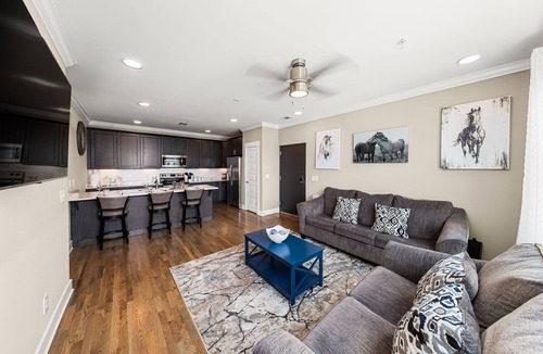 The Nations House | Amazing Reviews-Great Location-Minutes To Downtown!
