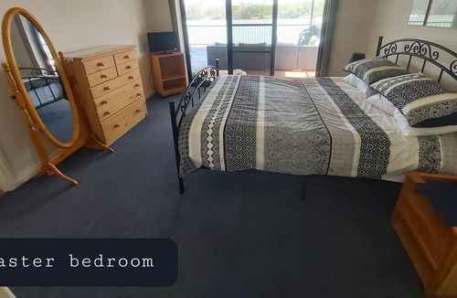 Swan Reach House | Amazing River Paradise