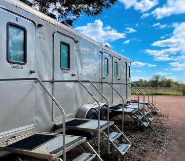 Fentress House | Amazing Safari Tent with Fire Pit and Barbecue in Staples, Texas