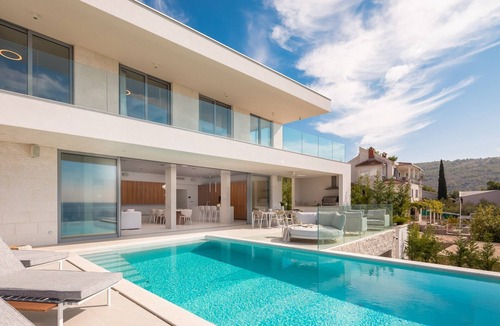 Primosten Burnji Villa | Amazing Seafront Croatian Villa | 5 Bedrooms | Villa Primosten Pearl