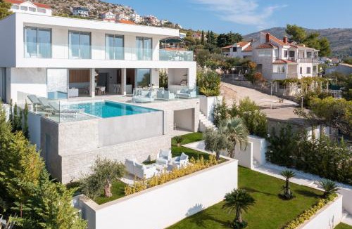 Primosten Burnji Villa | Amazing Seafront Croatian Villa 5 Bedrooms Villa Primosten Pearl