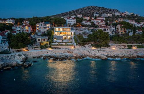 Primosten Burnji Villa | Amazing Seafront Croatian Villa 5 Bedrooms Villa Primosten Pearl