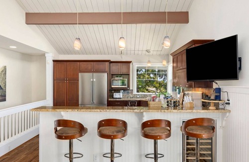 Rollingbay House | Amazing Seattle view beachfront 4 bedroom/3 bath