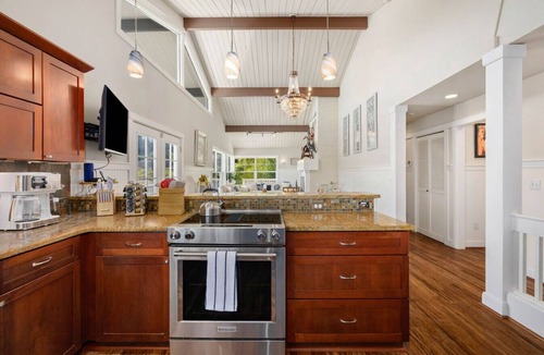 Rollingbay House | Amazing Seattle view beachfront 4 bedroom/3 bath