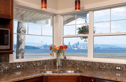Rollingbay House | Amazing Seattle view beachfront 4 bedroom/3 bath