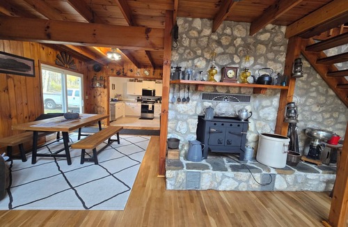Copper Hill House | Amazing secluded 3-bedroom house with AC in charming Floyd County.